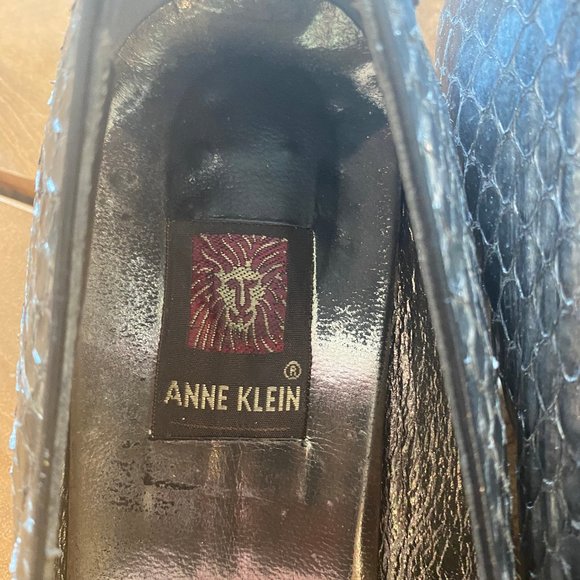 Annie Klein Silver Snakeskin Slip-On Heels - Picture 2 of 4